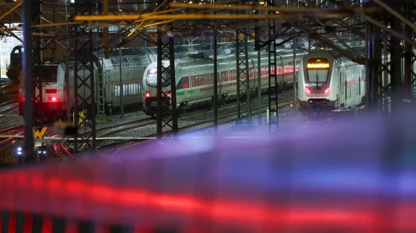 Die EVG fordert in den anstehenden Tarifverhandlungen bei der Bahn 7,6 Prozent mehr Geld. - © Jan Woitas/dpa