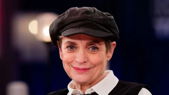 Katharina Thalbach wird wieder zu «Miss Merkel». (Archivbild) - © Rolf Vennenbernd/dpa