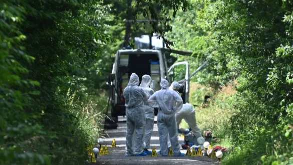 Die Polizei geht von einem Verbrechen aus und setzte eine Mordkommission ein. - © FotoBludau/dpa
