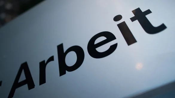 Die lange gute Entwicklung am Arbeitsmarkt in Deutschland hat f&uuml;r mehr regul&auml;re Arbeitsverh&auml;ltnisse gesorgt. - &copy; Julian Stratenschulte/dpa