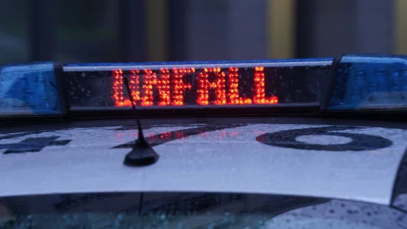 Ein Rettungssanitäter ist beim Einsatz verletzt worden (Archivbild). - © Marcus Brandt/dpa