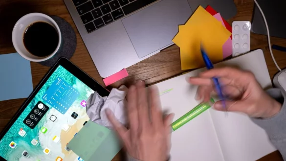 Drei Hauptsymptome gibt es bei ADHS: Unaufmerksamkeit, Hyperaktivität und Impulsivität. (Symbolbild) - © Sven Hoppe/dpa