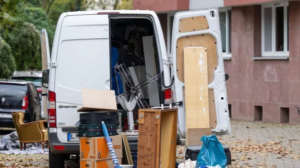Statistiker haben ermittelt, wann junge Menschen aus dem Elternhaus ausziehen. (Symbolbild) - © Hendrik Schmidt/dpa