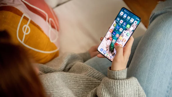 Vorsicht bei Apps: Zugriffsrechte auf sensible Daten wie den Standort gewährt besser man nur, wenn die jeweilige Berechtigung für die Nutzung zwingend notwendig ist. - © Zacharie Scheurer/dpa-tmn