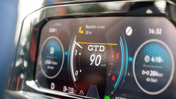 Das C-ITS-Fr&uuml;hwarnsystem warnt Autofahrer per WLAN &uuml;ber kurzfristig eingerichtete Baustellen. (Archivbild) - &copy; Christophe Gateau/dpa