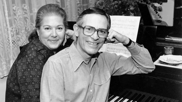 Das Liedtexter-Duo gewann drei Oscar-Trophäen. (Archivbild) - © Lennox McLendon/AP/dpa