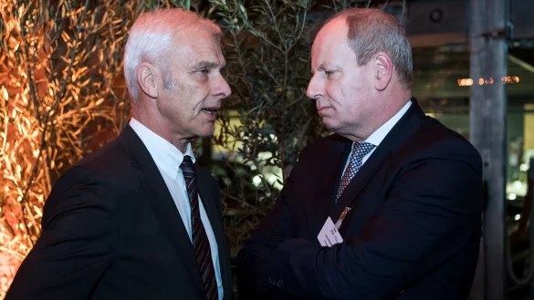 Jens Hanefeld (rechts) wird neuer deutscher Botschafter in den USA. (Archivfoto) - © Bernd von Jutrczenka/dpa