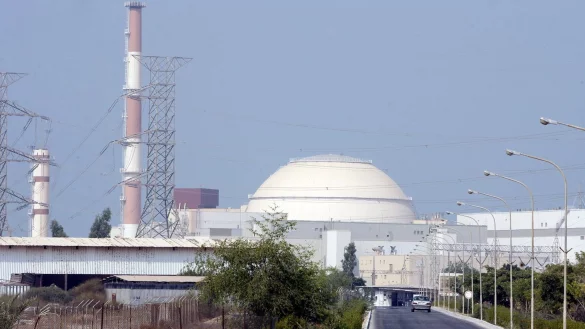 Die USA und der Iran halten an ihren Atomverhandlungen fest. (Archivbild) - © ABEDIN TAHERKENAREH/epa/dpa