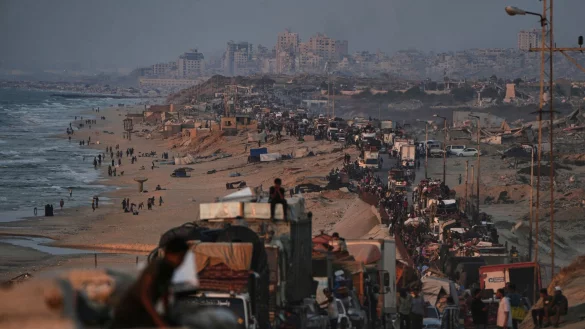 Seit Tagen fl&uuml;chten Menschen aus der Stadt Gaza. (Archivbild) - &copy; Abdel Kareem Hana/AP/dpa