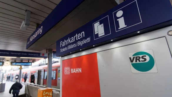 Die Verkehrsverbünde VRS und AVV wollen das Fahrscheinangebot vereinfachen. (Symbolbild) - © Henning Kaiser/dpa