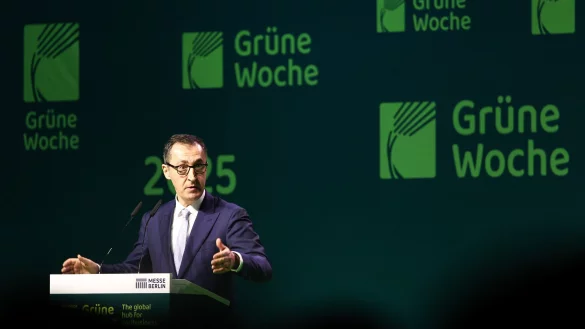 Für Cem Özdemir (Grüne) ist es die letzte Grüne Woche in seiner Funktion als Landwirtschaftsminister. - © Hannes Albert/dpa