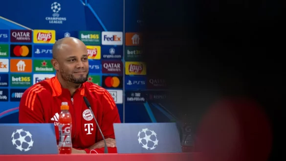 Vincent Kompany beantwortet mal wieder Fragen zum Duo Jamal Musiala und Florian Wirtz. - &copy; Sven Hoppe/dpa