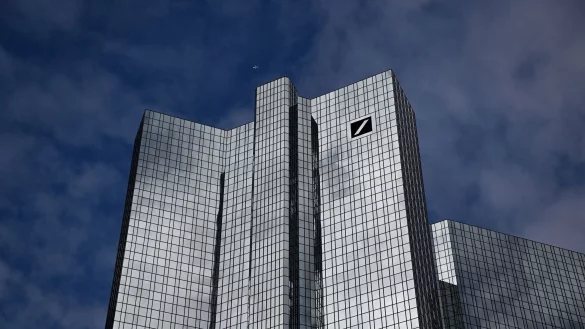 Deutschlands gr&ouml;&szlig;te Bank hat ein starkes erstes Halbjahr hinter sich. - &copy; Arne Dedert/dpa