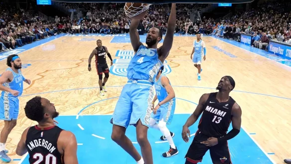 Die Cleveland Cavaliers haben als erstes NBA-Team der Saison die Playoffs sicher. - © Sue Ogrocki/AP/dpa