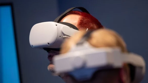 Avatare mit sichtbaren Anzeichen von Infektionen wurden über VR-Brillen gezeigt. (Symbolbild) - © Monika Skolimowska/dpa