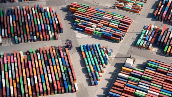 F&uuml;r 2026 erwartet das IfW Kiel ein st&auml;rkeres Wirtschaftswachstum als zun&auml;chst angenommen. (Archivbild) - &copy; Daniel Reinhardt/dpa