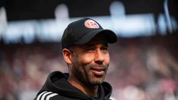 Düsseldorfs Trainer Daniel Thioune blickt optimistisch auf das Topspiel beim Hamburger SV. - © Marius Becker/dpa