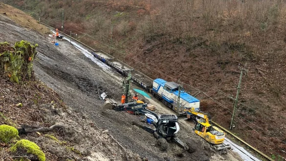Hoffnung f&uuml;r Bahnpendler an der S6: Die Reparatur r&uuml;ckt n&auml;her. - &copy; ---/DB AG/dpa