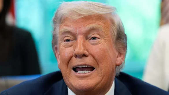 Trump begr&uuml;ndete die Einreisebeschr&auml;nkungen vor allem mit Sicherheitsbedenken. (Archivbild) - &copy; Alex Brandon/AP/dpa