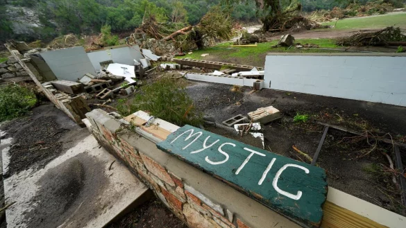 Das Sommercamp trauert um viele tote M&auml;dchen. - &copy; Julio Cortez/AP/dpa