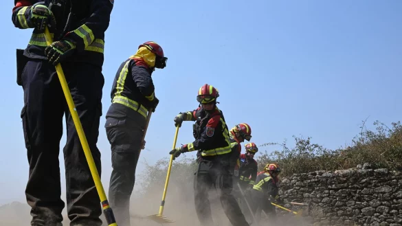 Es sind die schlimmsten Waldbrände in Spanien seit Jahrzehnten. - © Sven Käuler/dpa