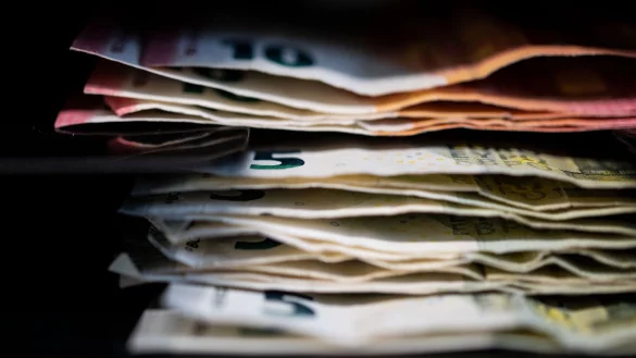 Unter den Superreichen in Deutschland gibt es deutlich mehr Männer. (Archivbild) - © Marijan Murat/dpa/dpa-tmn