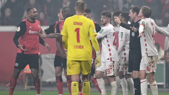 Bayer Leverkusen gewann das emotionale Pokal-Derby gegen den 1. FC Köln. - © Federico Gambarini/dpa