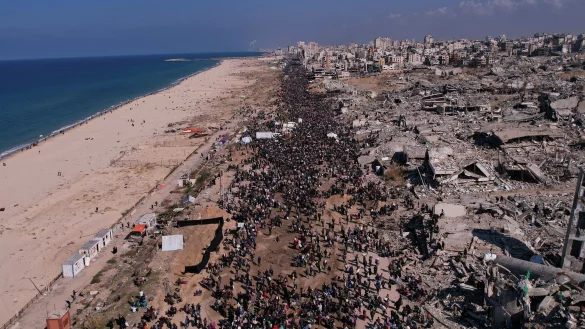 Laut der Hamas und den Vereinten Nationen sind Hunderttausende Vertriebene in den Norden Gazas zurückgekehrt. - © Mohammad Abu Samra/AP/dpa