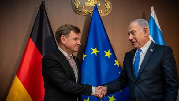 Der neue Außenminister Johann Wadephul (CDU) versichert beim Antrittsbesuch in Jerusalem: Israels Sicherheit bleibt deutsche Staatsraison. - © Michael Kappeler/dpa