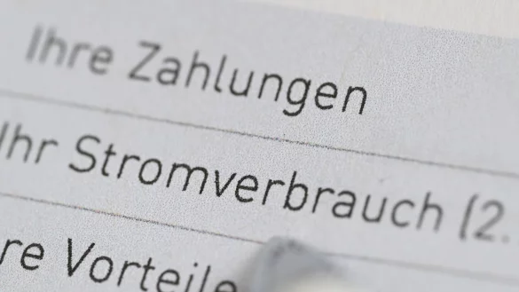 Die Kritik am Beschluss der Bundesregierung, die Stromsteuer nicht für alle Bürger und kleine Firmen zu senken, sorgt für Verärgerung. - © Bernd Weißbrod/dpa