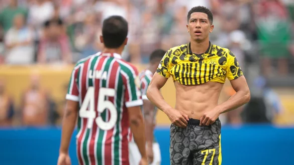 Jobe Bellingham konnte nach seiner Einwechslung wenig bewirken - © Jonathan Moscrop/CSM via ZUMA Press Wire/dpa