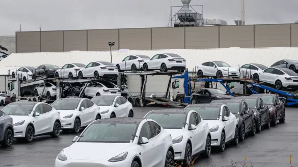 Das neue Model Y wird auch am europaweit einzigen Werk in Grünheide bei Berlin gebaut. (Archivbild) - © Patrick Pleul/dpa