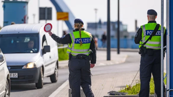 Künftig Zwölf-Stunden-Schichten für Grenzbeamte? (Archivbild) - © Patrick Pleul/dpa