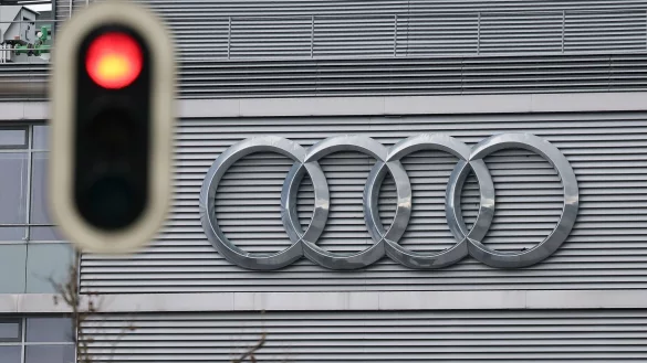 Audi-Zentrale in Ingolstadt - beim Autobauer läuft es derzeit schlecht. - © Daniel Löb/dpa