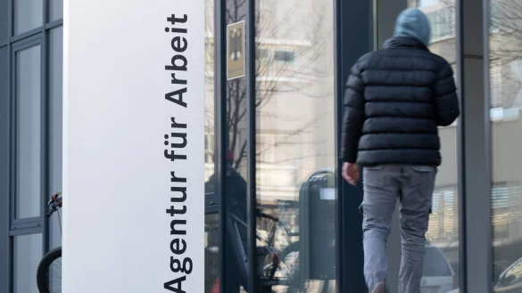 Bislang hatten Ukraine-Flüchtlinge, die nicht selbst für ihren Lebensunterhalt sorgen können, gleich Anspruch auf Bürgergeld. Das soll sich nun ändern. (Symbolbild) - © Sebastian Kahnert/dpa