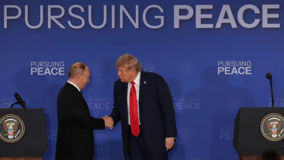 Die russische F&uuml;hrung sieht sich nach dem Gipfel best&auml;tigt, dass Kampfhandlungen und Verhandlungen im Krieg parallel m&ouml;glich sind. - &copy; Jae C. Hong/AP/dpa