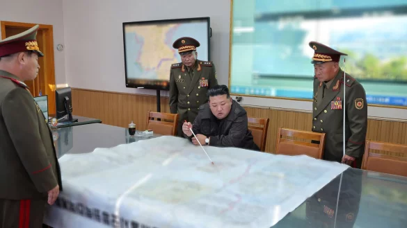 Die von Machthaber Kim Jong Un nach Russland entsendeten Soldaten sollen wegen hoher Verluste im Kampf mit ukrainischen Truppen vorerst von der Front abgezogen worden sein. (Archivbild) - © -/KCNA/YNA/dpa