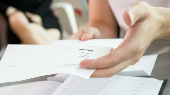 Die K&uuml;ndigung ist ausgesprochen &ndash; eine Begr&uuml;ndung muss der Arbeitgeber nicht in jedem Fall geben. - &copy; Christin Klose/dpa-tmn