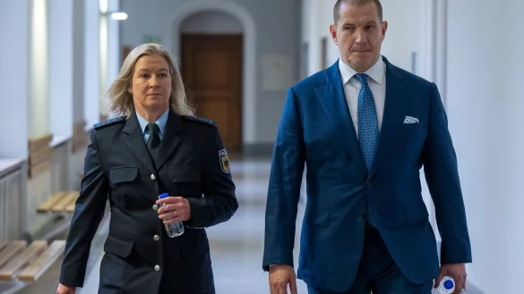 Haben sich nach eigener Aussage mit der Isu geeinigt: Claudia Pechstein und ihr Lebensgef&auml;hrte Matthias Gro&szlig;e. - &copy; Peter Kneffel/dpa