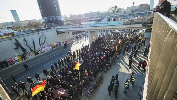 Demonstrationen von Rechtsextremisten waren zuletzt häufiger von Gegendemonstrationen begleitet. (Archivfoto) - © -/dpa