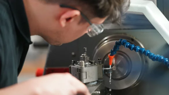 Ein Ausbildungswechsel ist nach der Probezeit nur mit Aufhebungsvertrag oder nach fristloser Kündigung aus wichtigem Grund möglich. - © Marcus Brandt/dpa/dpa-tmn