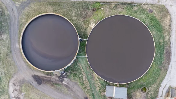 Die Identität der Toten ist völlig unklar - Mitarbeiter werden nicht vermisst. - © Sebastian Kahnert/dpa