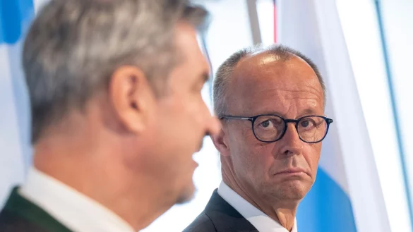 Zu der Richterwahl äußerte sich der Kanzler bei einem Besuch auf der Zugspitze. - © Peter Kneffel/dpa