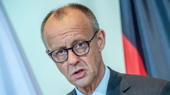 Kanzler Merz h&auml;lt seine Entscheidung weiter f&uuml;r richtig. (Archivbild) - &copy; Michael Kappeler/dpa