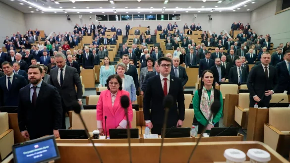 Im russischen Parlament herrscht praktisch Einstimmigkeit &uuml;ber die sch&auml;rfere Verfolgung politischer Gegner des Kreml. (Archivbild) - &copy; -/The State Duma, the Lower House of the Russian Parliament/AP/dpa