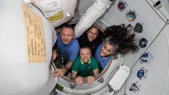 Die Mitglieder der «Crew-9»: im Uhrzeigersinn von links: Barry «Butch» Wilmore, Nick Hague und Suni Williams und Alexander Gorbunow - © NASA/dpa