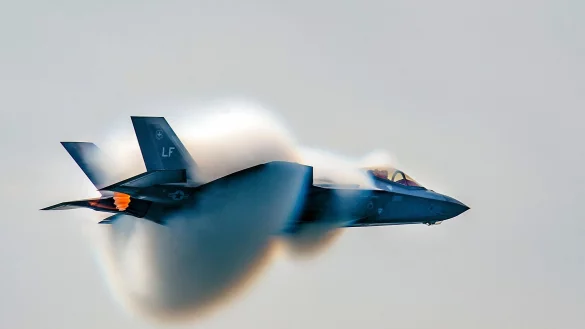 Die Streitkräfte der Nato-Staaten bekommen neue Vorgaben: Sie sollen künftig deutlich mehr können müssen - auch im Bereich Luftverteidigung. (Archivbild) - © Alexander Cook/U.S. Air Force/dpa