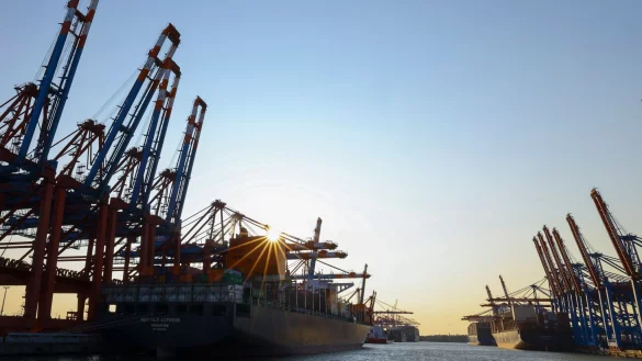 Die neuen US-Z&ouml;lle treten laut einem Regierungsbeamten erst am 7. August in Kraft. (Archivbild) - &copy; Christian Charisius/dpa