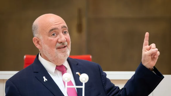 Der israelische Botschafter Ron Prosor schaltet sich mit scharfen Worten in die innenpolitische Debatte &uuml;ber den Gaza-Krieg ein. (Archivbild) - &copy; Soeren Stache/dpa