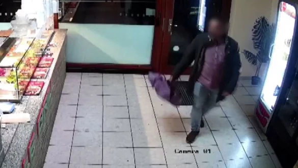 Taleb A. - hier ein Screenshot eines am 19. Dezember entstandenen Videos eines Grill-Imbisses - war vor seiner Tat lange schon im Visier der Behörden. (Archivbild) - © Saale Grill Bernburg/dpa